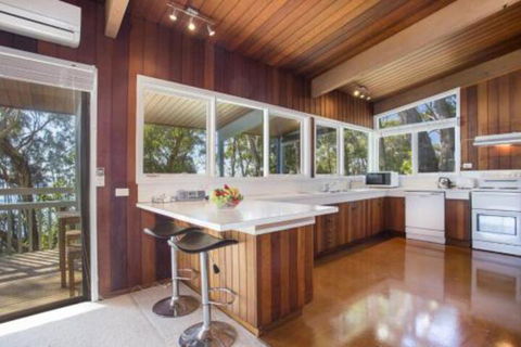 Surfers Ave 17 Narrawallee - C Tourism 4