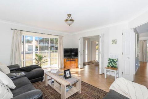 Macleay Street 23 Narrawallee - C Tourism 0