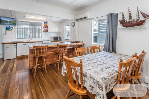 Brighton Waterfront Beach House - C Tourism 5