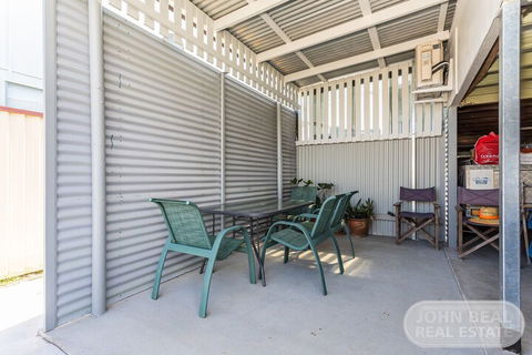 Brighton Waterfront Beach House - C Tourism 1