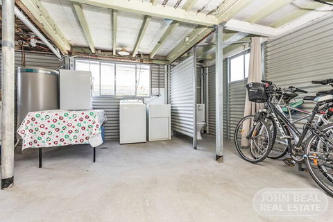 Brighton Waterfront Beach House - C Tourism 3