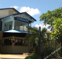 Dingo Moon Lodge Hostel - C Tourism