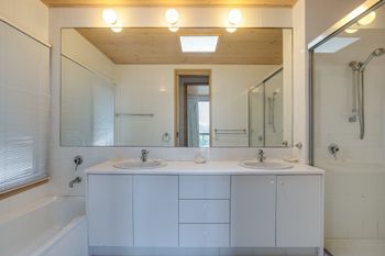 Latham Beach House - C Tourism 2