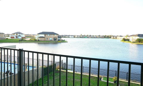 Waterfront Villa In Sanctuary Lakes - C Tourism 2