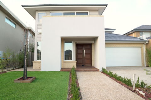 Waterfront Villa In Sanctuary Lakes - C Tourism 1