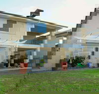 Waterfront Villa in Sanctuary Lakes - C Tourism