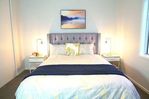 Waterfront Villa In Sanctuary Lakes - C Tourism 6