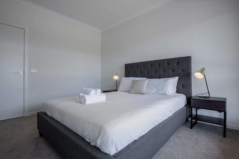 Comfy And Warm Home In Point Cook - C Tourism 1