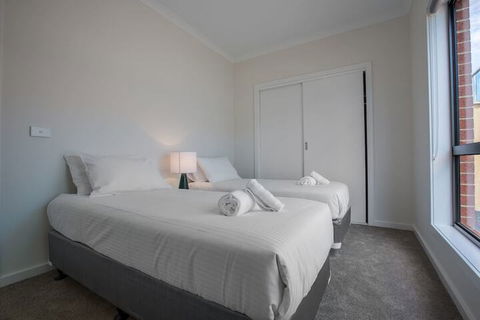 Comfy And Warm Home In Point Cook - C Tourism 3