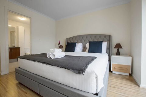 Lightful Charming House With Free Parking - C Tourism 5