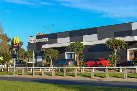 Luxury Waterfront Grand Villa In Melbourne - C Tourism 3