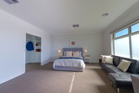 Luxury Waterfront Grand Villa In Melbourne - C Tourism 7