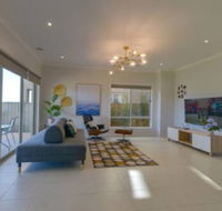 Luxury Waterfront Grand Villa in Melbourne - C Tourism