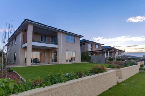 Luxury Waterfront Grand Villa In Melbourne - C Tourism 4