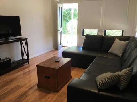Rail Trail Cottage - C Tourism 6