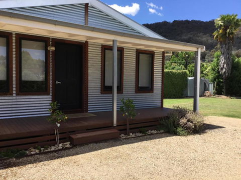 Rail Trail Cottage - C Tourism 3