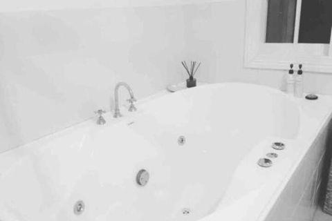 Eumundi Stay ( & Double Person Spa Bath) - C Tourism 4