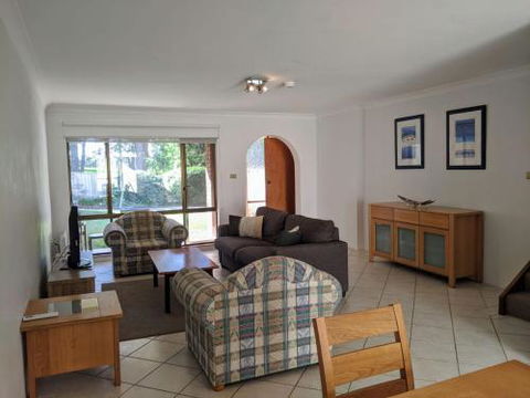 DAVIES STREET 3 / 14 MOLLYMOOK - C Tourism 4