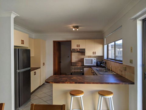 DAVIES STREET 3 / 14 MOLLYMOOK - C Tourism 5