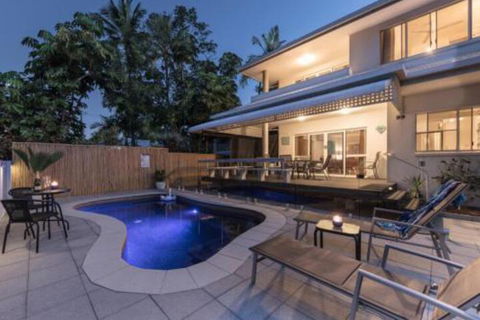 Seabreeze Beachfront Clifton - C Tourism 6
