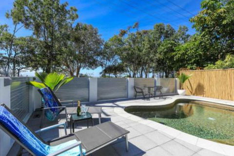 Seabreeze Beachfront Clifton - C Tourism 7