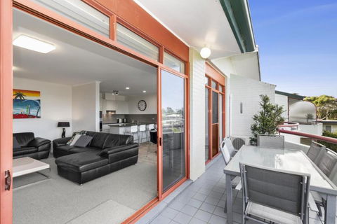Fathoms Apartment 18 / 1a Mitchell Pde All Linen Provided - C Tourism 1