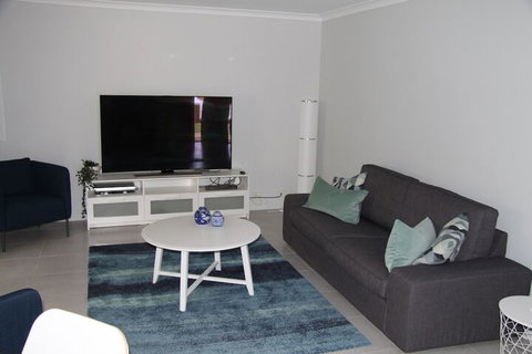 Warnbro Beach Family Accommodation - C Tourism 6