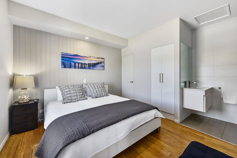 Aloha Waterfront Properties - C Tourism 2