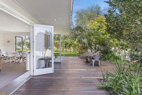 Campbell Cove 60 Campbell Avenue - C Tourism 0
