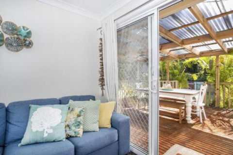 MOLLYMOOK BEACH COTTAGE - C Tourism 1