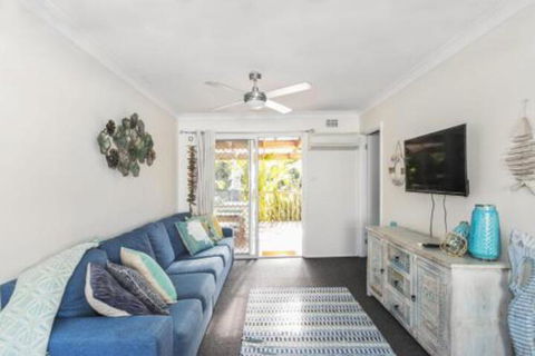 MOLLYMOOK BEACH COTTAGE - C Tourism 4