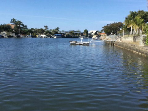 Private Canal Duplex With Pontoon Oleander Drive Bongaree - C Tourism 1