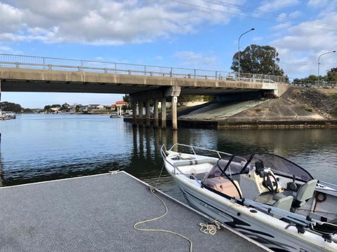Private Canal Duplex With Pontoon Oleander Drive Bongaree - C Tourism 6