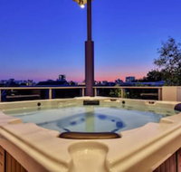 Darwin City Lights Jacuzzi - C Tourism