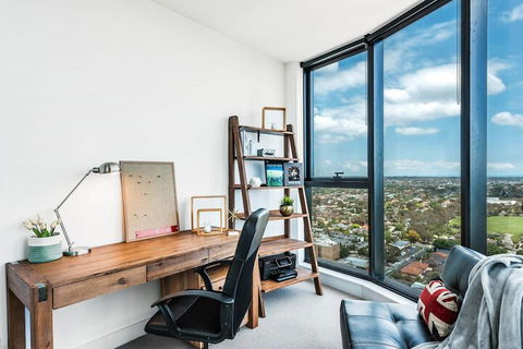 Designer Home With View 2 BED In Box Hill Vbh850 - C Tourism 5