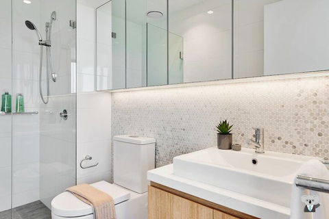 Designer Home With View 2 BED In Box Hill Vbh850 - C Tourism 3