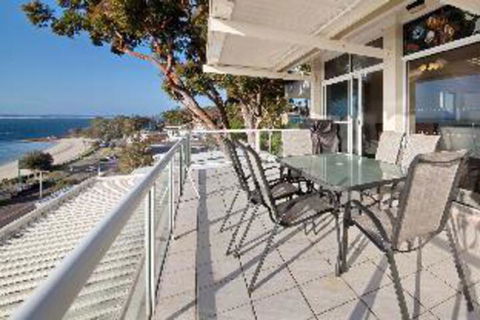 3 Bedroom House Classic View 2 / 49 Victoria Parade FREE WIFI - C Tourism 3