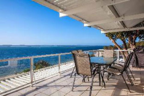3 Bedroom House Classic View 2 / 49 Victoria Parade FREE WIFI - C Tourism 0