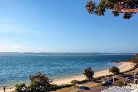 3 Bedroom House Classic View 2 / 49 Victoria Parade FREE WIFI - C Tourism 4