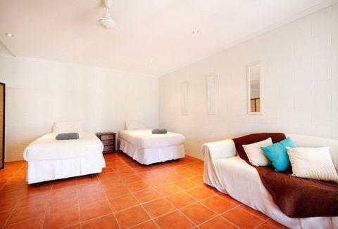 Hideaway Retreat Beach House With Pool - C Tourism 4