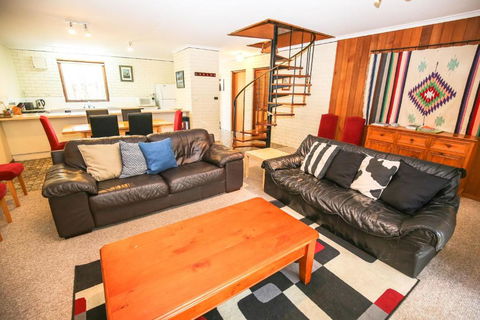 Cedar Holiday Units Apartment 1 - C Tourism 1