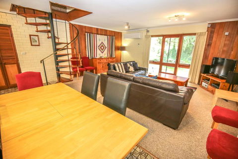 Cedar Holiday Units Apartment 1 - C Tourism 4