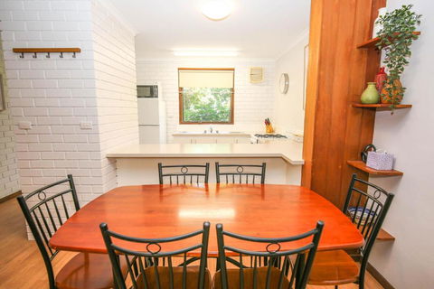 Cedar Holiday Units Apartment 3 - C Tourism 3