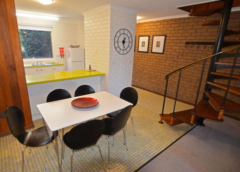 Cedar Holiday Units Apartment 4 - C Tourism 1