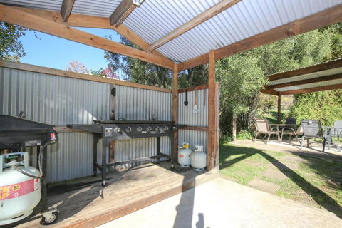 Cedar Holiday Units Apartment 4 - C Tourism 2