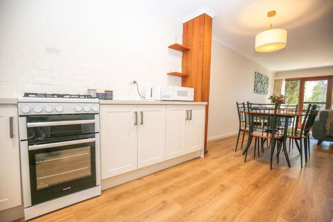 Cedar Holiday Units Apartment 5 - C Tourism 5