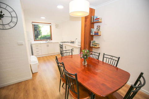 Cedar Holiday Units Apartment 5 - C Tourism 1