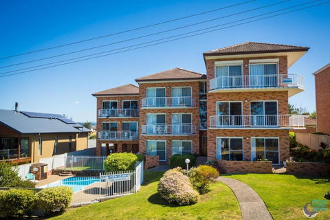 Ballingalla Apartments By The Golf Course - C Tourism 4