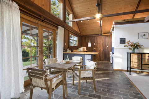 BROWNS COTTAGE - C Tourism 3