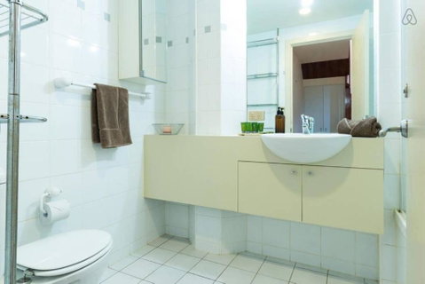 Noah Â· Central City Location With Views & Parking - C Tourism 6